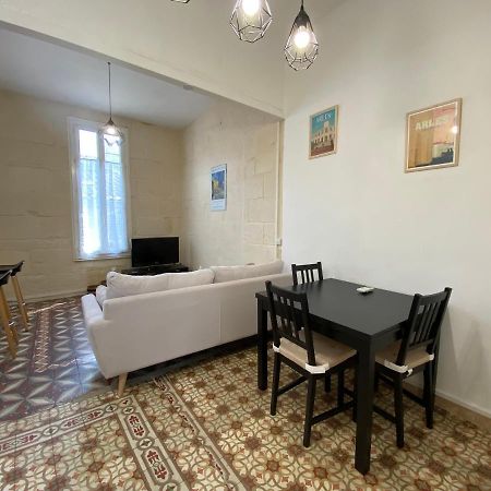 Le 23 - 2Eme Etage Apartment Arles Exterior foto